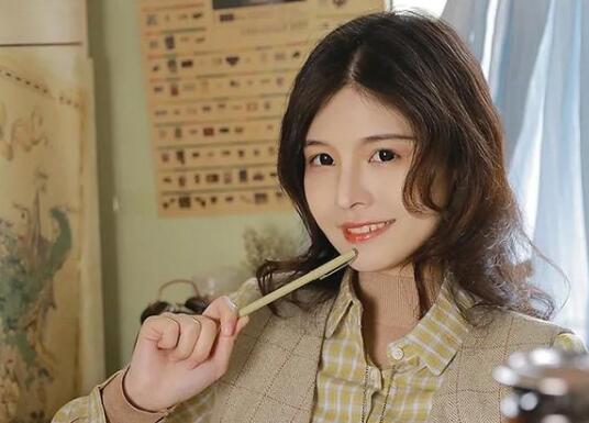 如何和一个刚认识的女生聊天微信