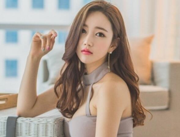 跟狮子座女生平常聊啥